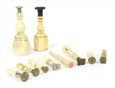 Lot 168 - A quantity of bone handled desk seals