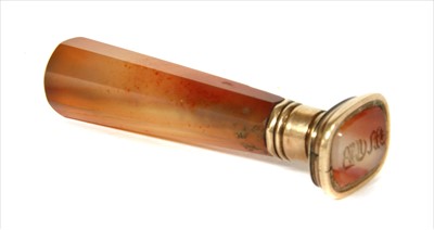Lot 162 - A gold mounted agate desk seal