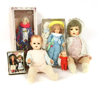 Lot 478 - A replica Steiff Filzpuppe