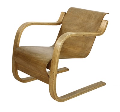 Lot 194 - An Alvar Aalto 'Model 31' chair