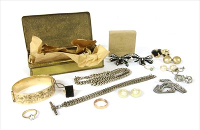 Lot 5 - A quantity of jewellery