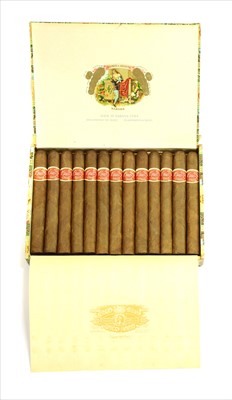 Lot 111 - Romeo Y Julieta, 25 Coronas, boxed