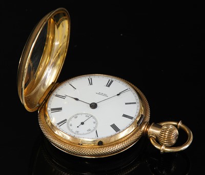 Lot 333 - An American gold A.W. Co. Waltham side wind hunter pocket watch