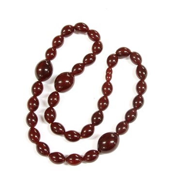 Lot 72 - A Bakelite necklace