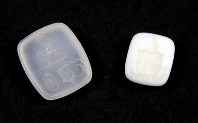 Lot 173 - A quantity of loose intaglio engraved hardstone seals