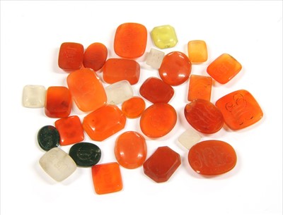 Lot 174 - A quantity of loose intaglio engraved hardstone seals