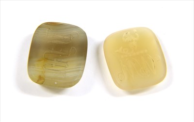 Lot 176 - A quantity of loose intaglio engraved hardstone seals