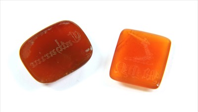 Lot 180 - A quantity of loose intaglio engraved hardstone seals
