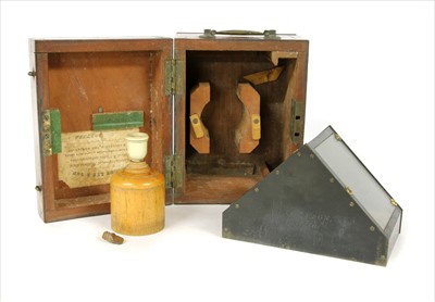 Lot 124 - A Victorian cased Artificial Horizon