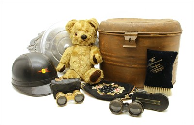 Lot 463 - A collection of items