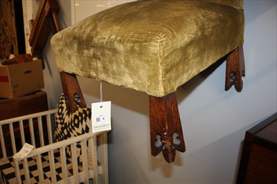 Lot 5 - An oak prie-dieu