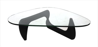 Lot 535 - A coffee table