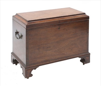 Lot 845 - A George III mahogany cellaret