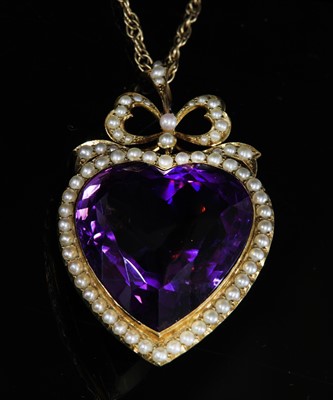 Lot 73 - An Edwardian gold amethyst and split pearl pendant, c.1905
