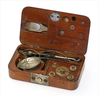 Lot 1078 - A mahogany cased diamond balance