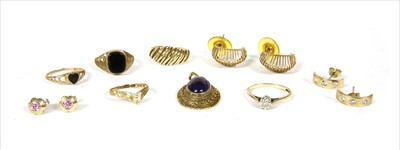 Lot 118 - A quantity of 9ct gold