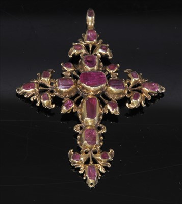 Lot 13 - An Iberian gold and ruby set cross, c.1700