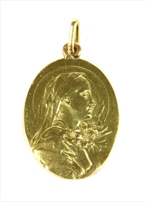 Lot 25 - An Art Nouveau gold medallion