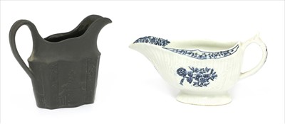Lot 16 - A Lowestoft blue and white sauce boat