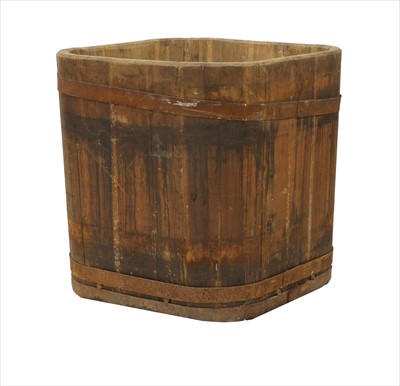 Lot 899 - A large pine grape bin
