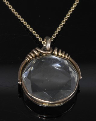 Lot 19 - A late Victorian gold photo locket