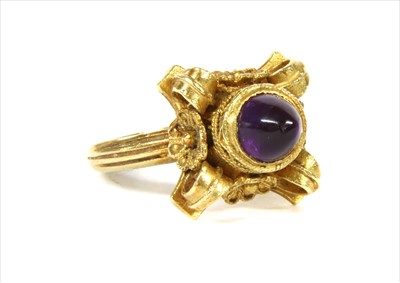 Lot 48 - A gold amethyst ring