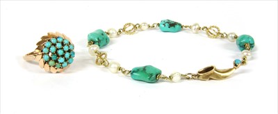 Lot 45 - A gold turquoise bombé ring