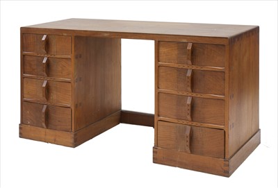Lot 253 - A walnut dressing table
