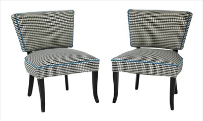 Lot 618 - A pair of slipper chairs