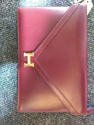 Lot 417 - An Hermès 'Lydie' red clutch bag