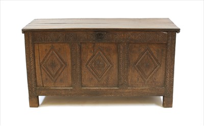 Lot 467 - An oak coffer
