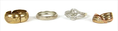 Lot 40 - A 9ct white gold diamond ring