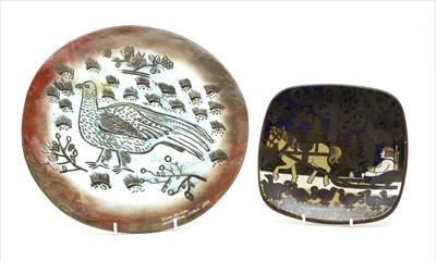 Lot 181 - A glass fauna fennica plate