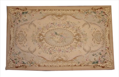Lot 693 - A fine Aubusson rug