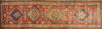 Lot 357 - A Qashqai runner