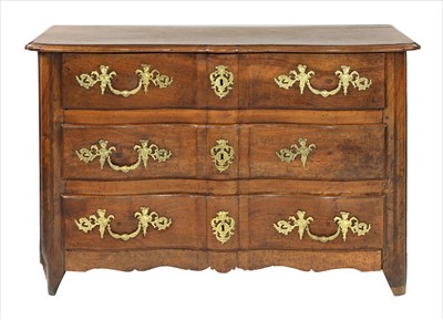 Lot 639 - A Régence walnut commode