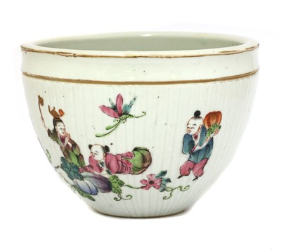 Lot 26 - A Chinese famille rose pot
