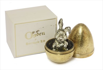 Lot 420 - A Stuart Devlin novelty silver gilt egg