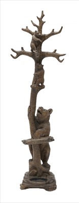 Lot 122 - A Black Forest-type hallstand