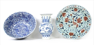 Lot 312 - A Chinese blue and white vase