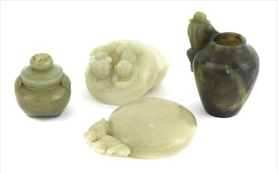 Lot 191 - A Chinese jade circular box and cover