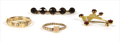 Lot 23 - A gold diamond buckle ring