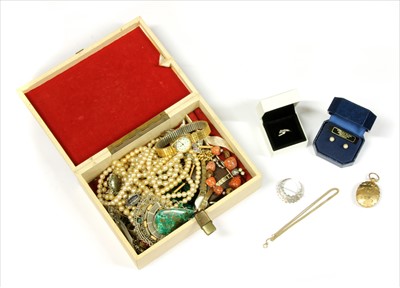 Lot 51 - A quantity of costume jewellery
