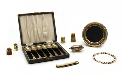Lot 58 - A collection of silver items