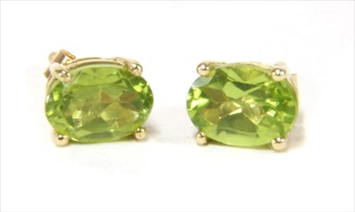 Lot 39 - A pair of gold single stone peridot stud earrings