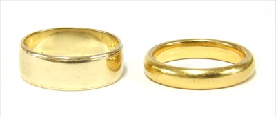 Lot 17 - A 22ct gold D section wedding ring