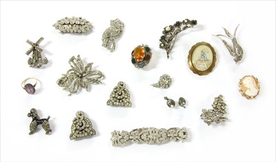 Lot 73 - A 9ct gold shell cameo brooch