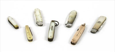 Lot 127 - A 9ct gold pen knife