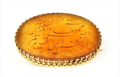 Lot 4 - A gold cornelian brooch