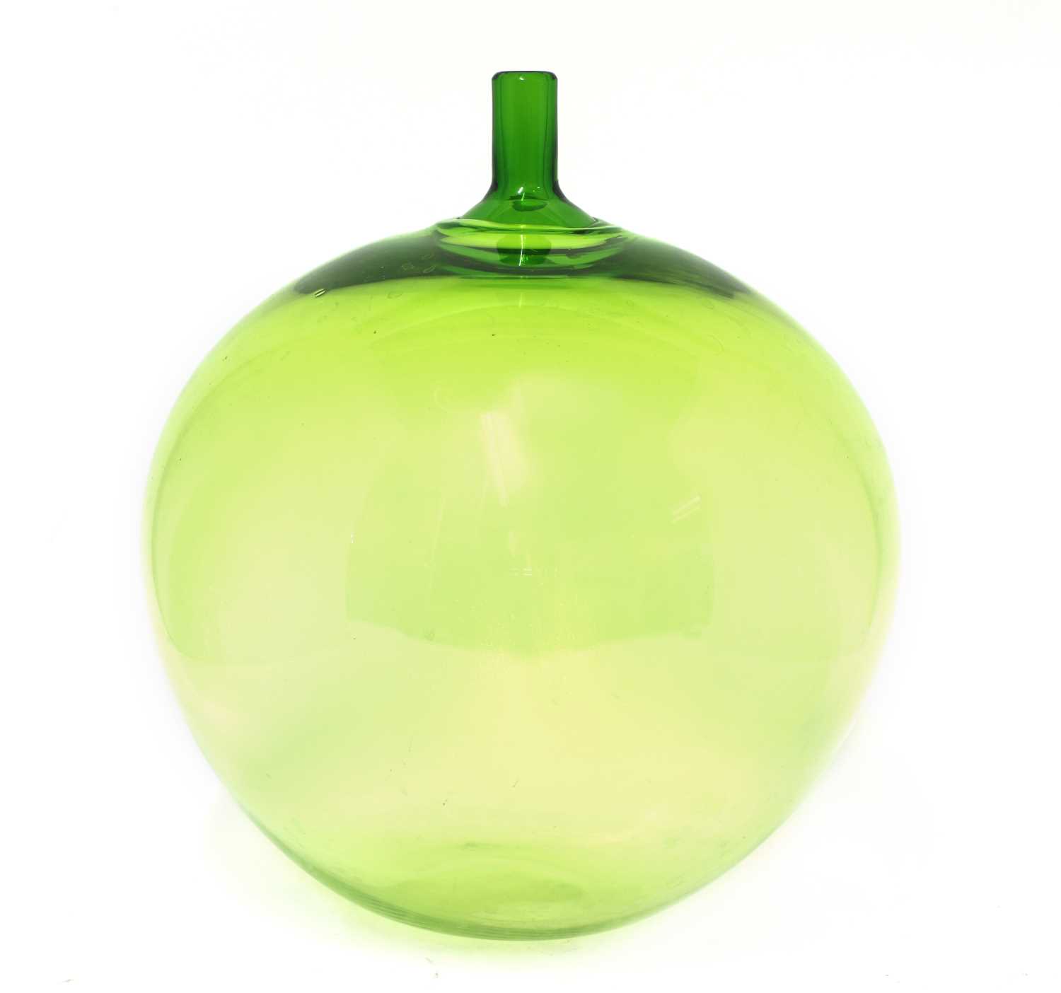 Lot 389 - An Orrefors 'Äpplet' vase